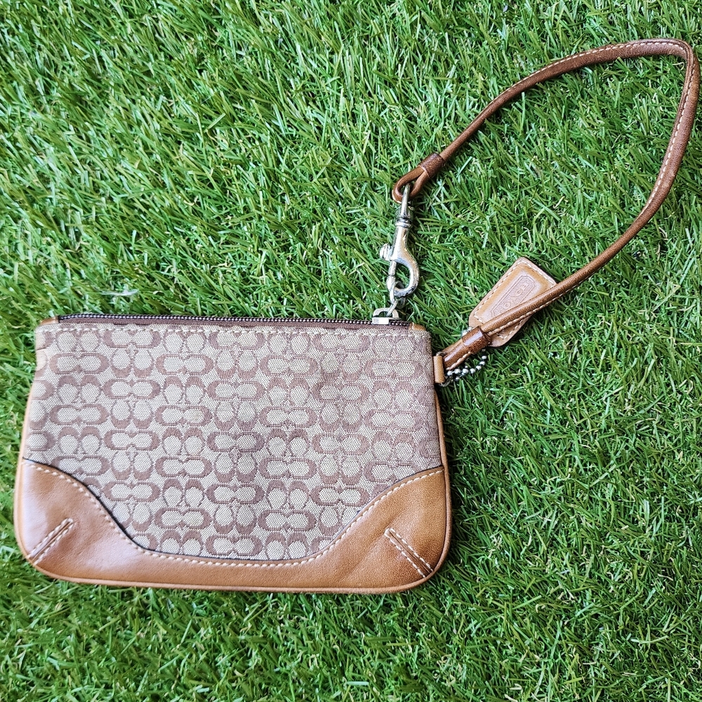 🎉HP🎊 Coach Wristlet